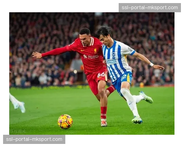 从替补到制胜球：特写小将梅努在老特拉福德打入英超处子球后的庆祝