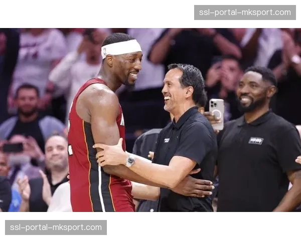 热火内部人士透露，斯波教练计划增加阿德巴约高位策应比重